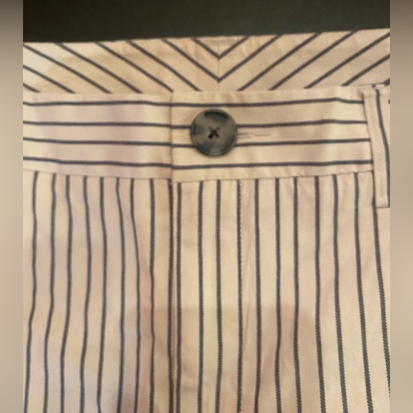 Cabi Tick Tock Woman’s Crop Pants, Cream and Blue Pinstripe Size 6 - Picture 7 of 11